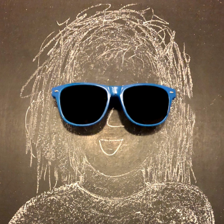 alt="Autoportrait de Dominic Asselin, réalisateur de courts-métrages animés et artiste"